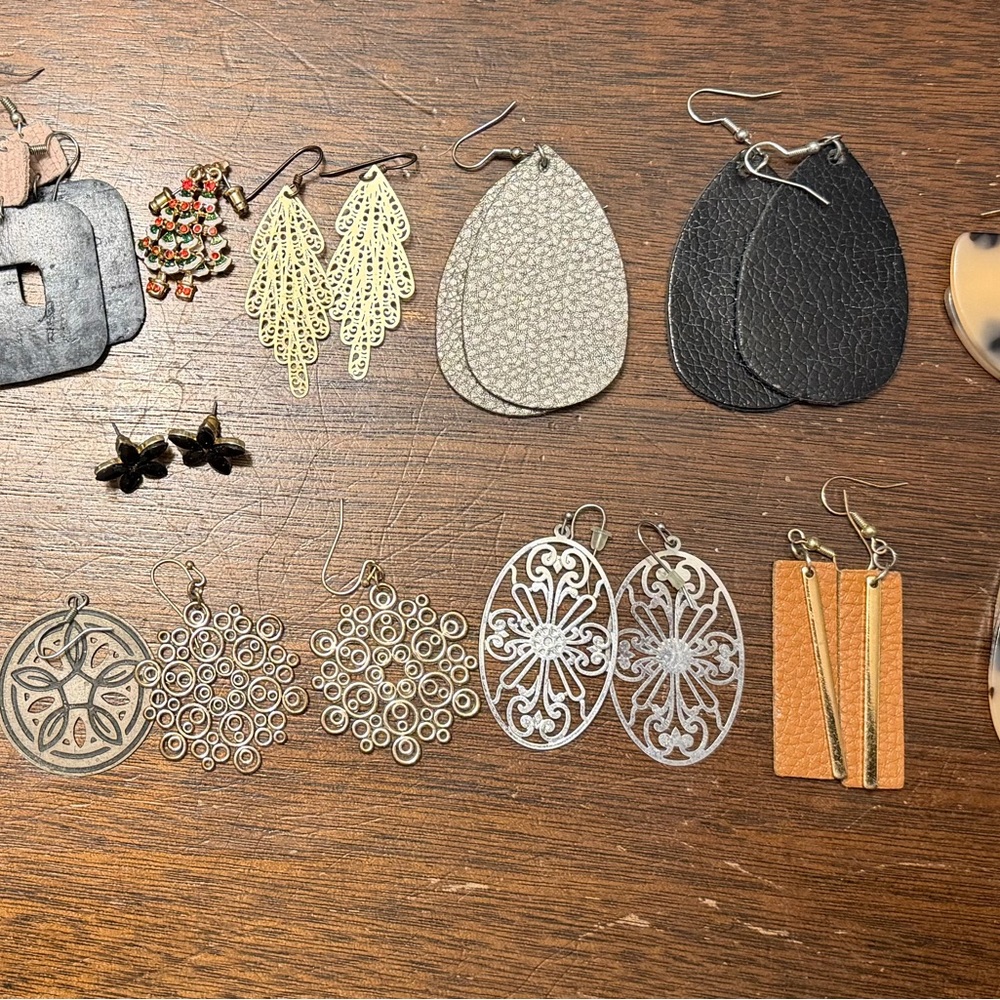 Assorted Women's Earrings Set